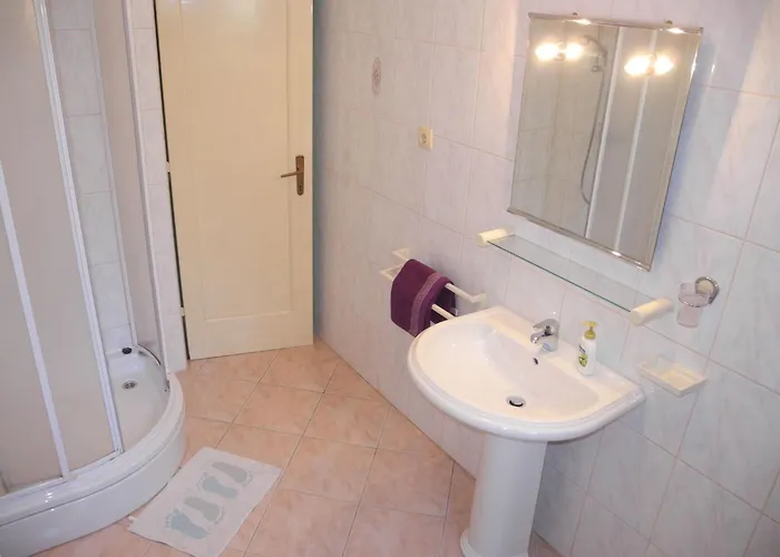 Fuer 4 Personen- 100m Vom Entfernt By Interhome