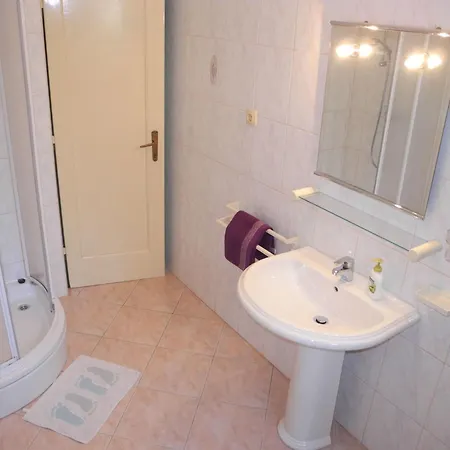 Fuer 4 Personen- 100m Vom Entfernt By Interhome