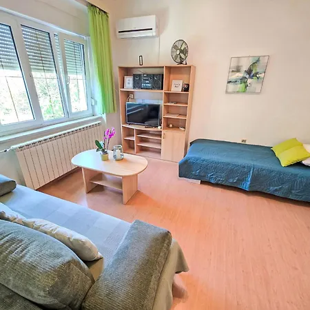 Appartement Fuer 4 Personen- 100m Vom Entfernt By Interhome *