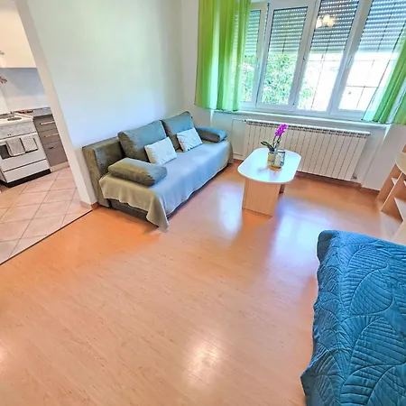 Fuer 4 Personen- 100m Vom Entfernt By Interhome