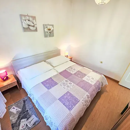 Fuer 4 Personen- 100m Vom Entfernt By Interhome *