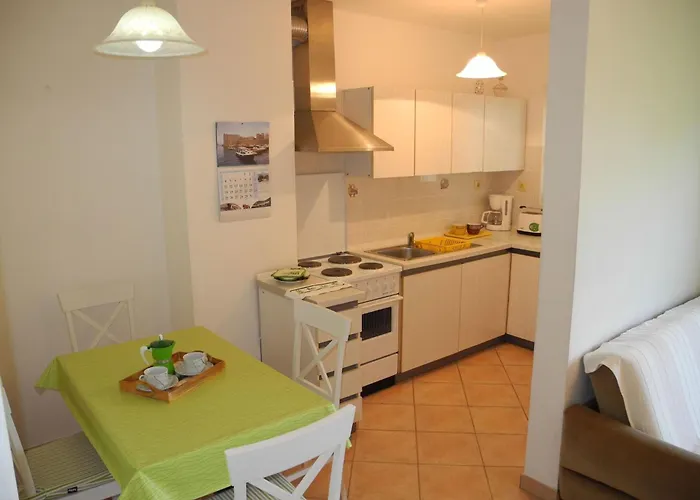 Апартаменты Fuer 4 Personen- 100m Vom Entfernt By Interhome